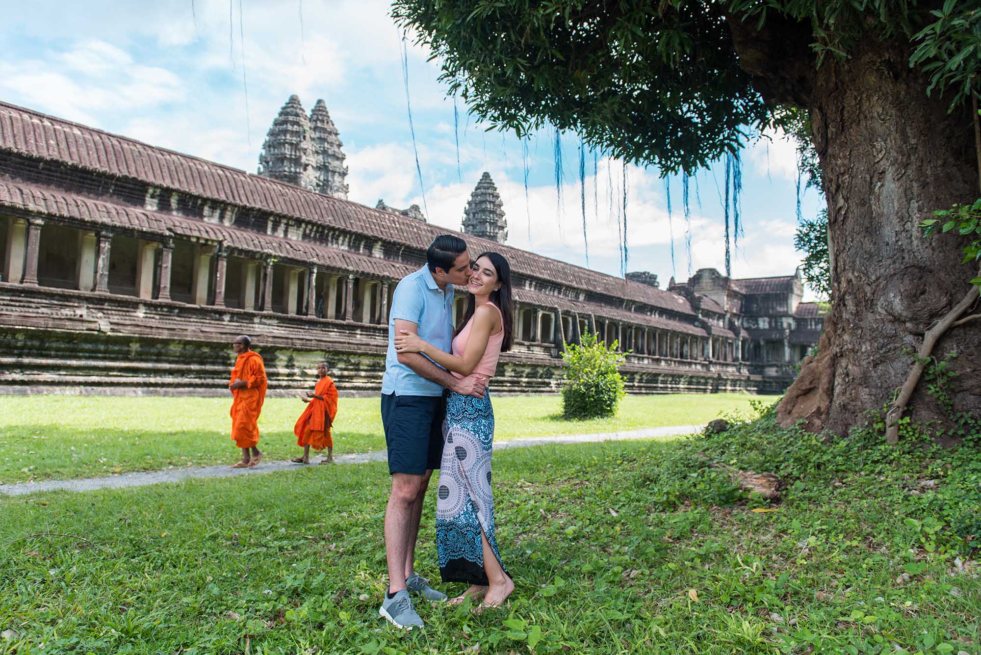 couple photography in angkor wat